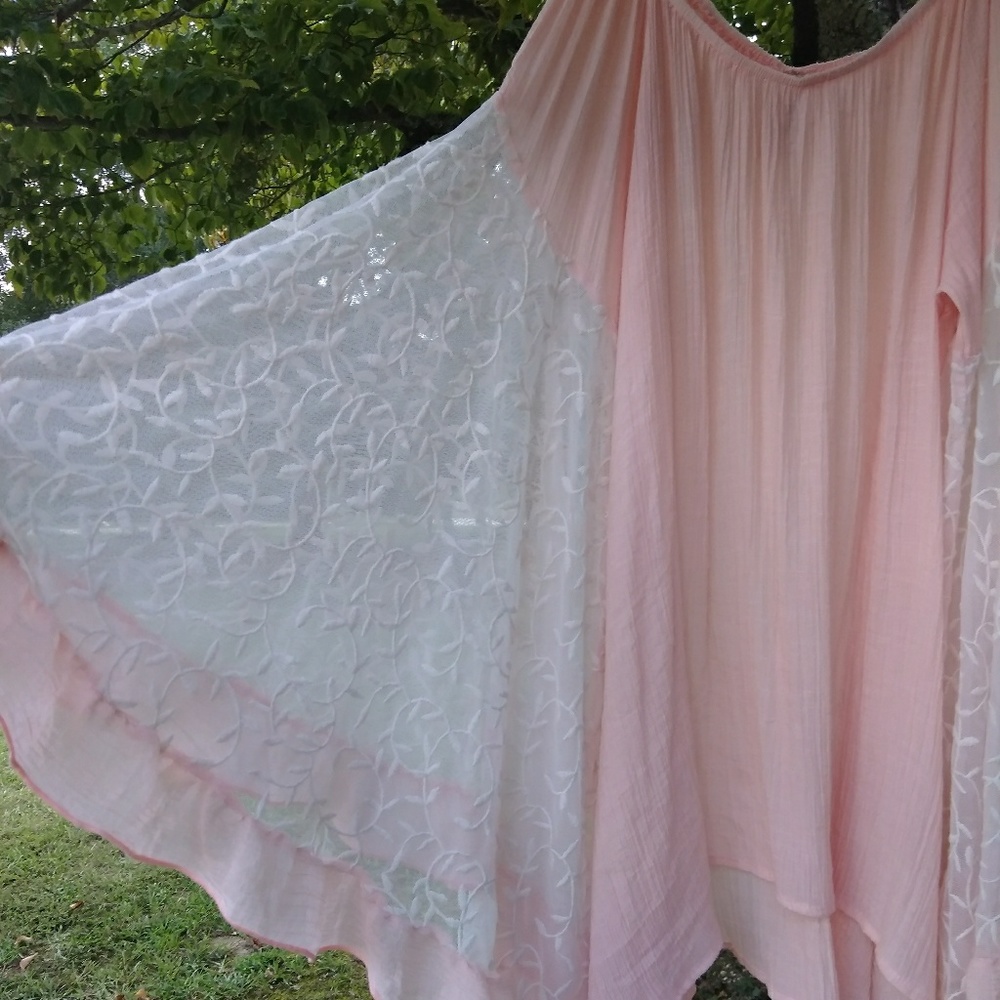 Noa Elle Sz S Peach color lace bell sleeves tunic